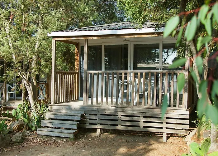 La Croix Du Sud キャンプ場 4*