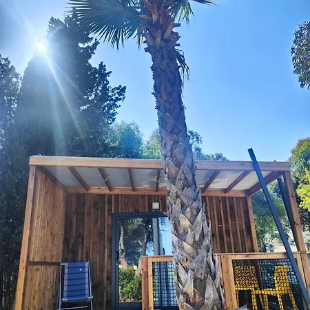 Κάμπινγκ La Croix Du Sud 4*