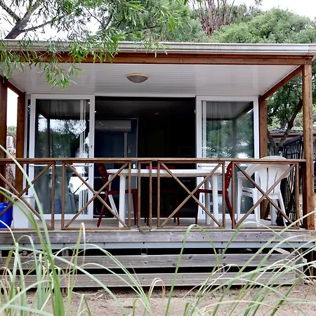 La Croix Du Sud Κάμπινγκ 4*