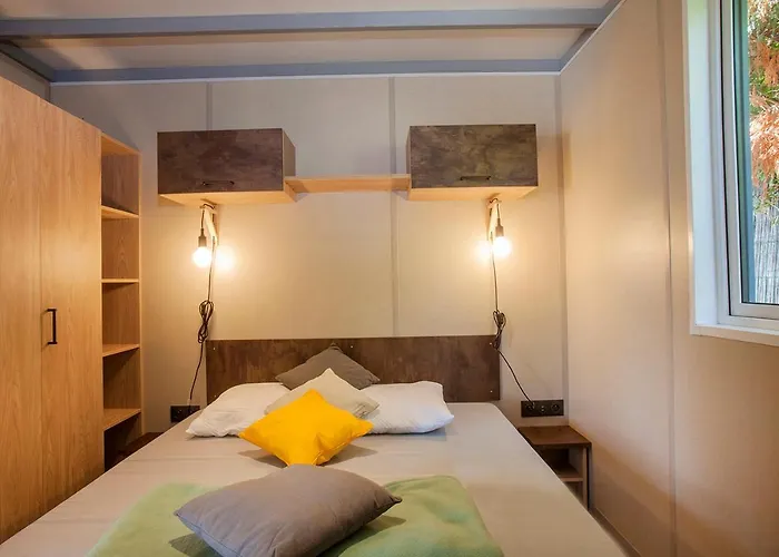 Kamp alanı La Croix Du Sud 4*