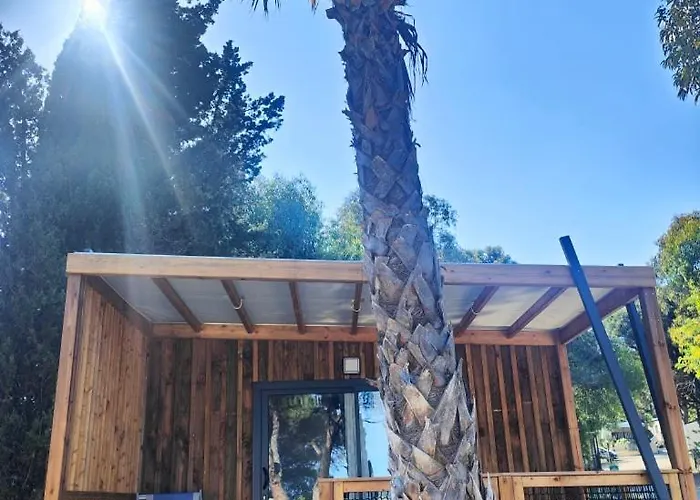 Camping La Croix Du Sud 4*