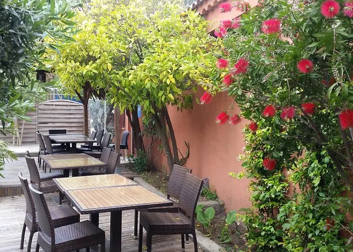 La Croix Du Sud Kamp alanı